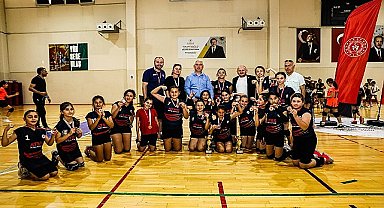 İzmir'de ilk defa yapılan Aliağa'nın ev sahipliğinde düzenlenen Kuzey Ege Spor Oyunları'na Bergama damga vurdu