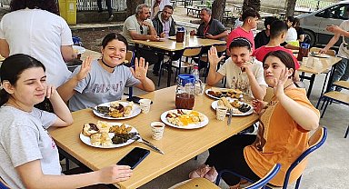 İzmir'de 'Okulumda Sağlıklı Besleniyorum' Programı Devam Ediyor