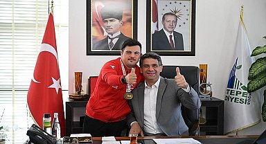 Kartepe Belediye Başkanı Av.M.Mustafa Kocaman, 2. Down Sendromlular Dünya Spor Oyunları'nda şampiyon olan Doğukan Coşkun'u kabul etti