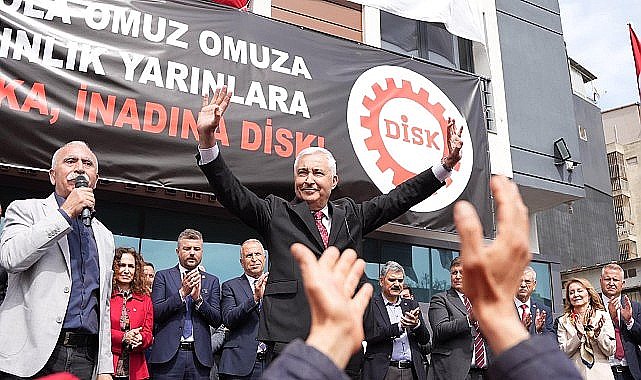 Kemalpaşa Belediye Başkanı Mehmet Türkmen 1 Mayıs Emek ve Dayanışma Günü'nü kutladı