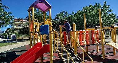 Kemer'deki parklarda tamirat çalışmaları