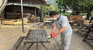 Kındılçeşme'deki piknik masaları yenileniyor