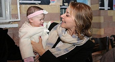 Konak'tan yenidoğan bebeklere 'hoş geldin' hediyesi