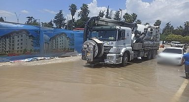 Konya Büyükşehir Ekipleri Hatay'da Sel ve Su Baskınlarına Müdahale Ediyor