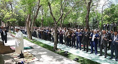 Namazgâh'ta Eller Yağmur İçin Semaya Kalktı