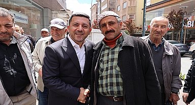 Nevşehir Belediye Başkanı Rasim Arı, Belediye Caddesi'ndeki esnaflarla kahvaltıda bir araya geldi