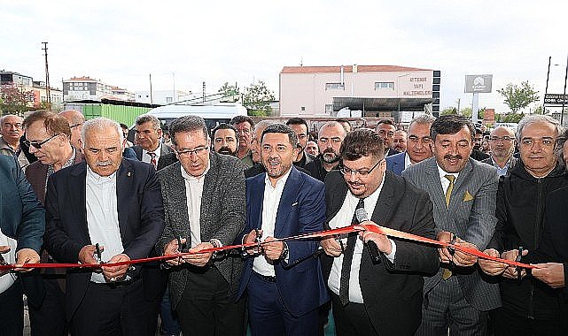 Nevşehir Belediye Başkanı Rasim Arı, çeşitli mahallelerde yeni açılan işyerlerini ziyaret ederek düzenlenen açılış törenlerine katıldı