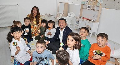 Nevşehir Belediye Başkanı Rasim Arı, çocuklar için özel olarak tasarlanan bir kafeterya ve eğlence merkezinin açılışını gerçekleştirdi