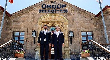 Nevşehir Belediye Başkanı Rasim Arı, Ürgüp Belediye Başkanı Ali Ertuğrul Bul'u ziyaret etti. Ziyarette her iki başkan Kapadokya ve bölge turizmi için birlikte hareket etme kararı aldı
