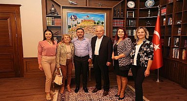 Nevşehir Belediye Başkanı Rasim Arı'ya bugün çeşitli sivil toplum örgütü ve siyasi parti temsilcileri, iş insanları ve kamu kurum ve kuruluşlarının yöneticileri 'hayırlı olsun' ziyaretinde bulundu