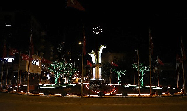 Ödemiş kavşakları renkleniyor