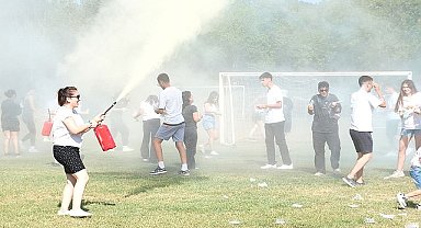 Öğrenciler Renk Festivali'nde stres attı
