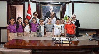 Öğrenciler yerel yönetimler dersi için Kemer Belediyesi'nde