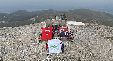 Osmangazili dağcılar 19 Mayıs'ı Uludağ zirvede kutladı