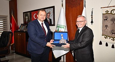 Papa Francis'in gelecek yıl Birinci İznik Konsili'nin yıldönümü dolayısıyla İznik'i ziyareti planlama çalışmalarının ilk ziyareti İznik Belediyesi'nde gerçekleşti