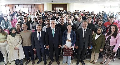 Rektör Budak, Bergama MYO'da Muhasebe Uygulamaları ve Finans Laboratuvarı'nda incelemelerde bulundu