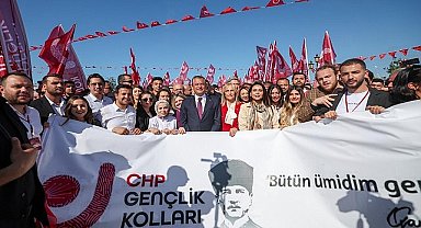 Samsun'da 19 Mayıs coşkusu Başkan Tugay kortej yürüyüşü ve törene katıldı 