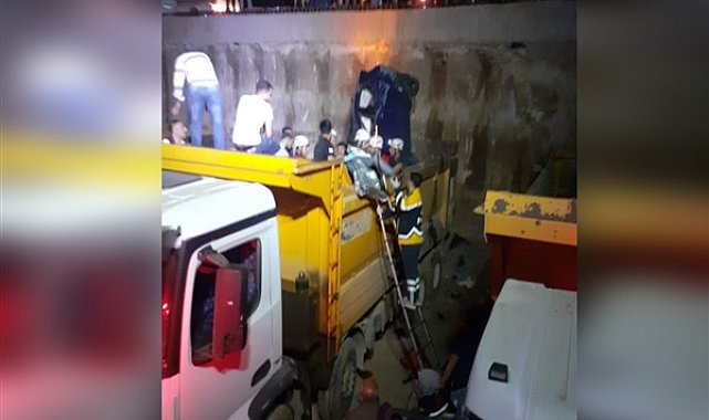 Şanlıurfa'da araç Köprülü kavşak inşaatına dervrildi
