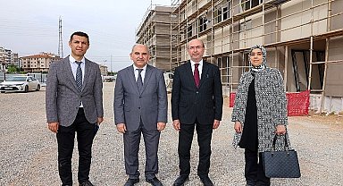 Selçuklu Belediye Başkanı Ahmet Pekyatırmacı ve Konya İl Sağlık Müdürü Mehmet Koç, Konya'ya sağlık alanında değer katacak Toplum Ruh Sağlığı Merkezi ve Sağlıklı Hayat Merkezi'nde incelemelerde bulundu