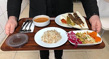 Torbalı'da öğrenciler ve emekliler başta olmak üzere vatandaşların hem lezzetli hem de hijyenik yemeklere uygun fiyata ulaşabilmesi için Kent Lokantası projesi hayata geçiriliyor