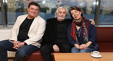 Türkiye'nin en uzun soluklu gençlik festivali Genç Günler'in 38.'sinde, Harbiye Muhsin Ertuğrul Sahnesi'nde söyleşi konuğu Müjdat Gezen'di