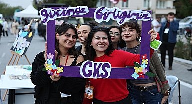 Üniversiteli gençler festivalde eğlenerek stres attı