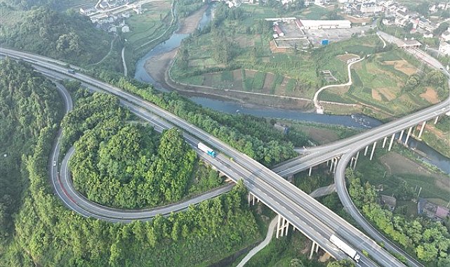 Xi'den kırsal yolların nitelikli gelişimi vurgusu