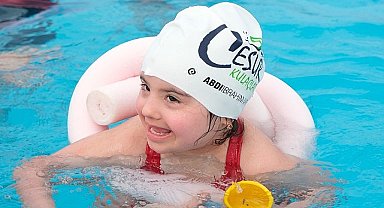 5-9 yaş arası Down sendromlu çocuklar Geleceğe Abdi İbrahim'le “kulaç attı