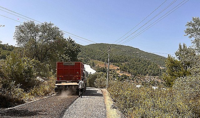 ASAT Gazipaşa'da bozulan yolları asfaltladı