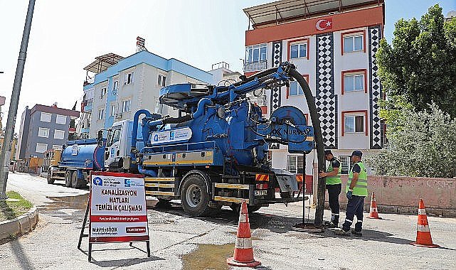 ASAT Teomanpaşa'da kanalizasyon hatlarını temizliyor