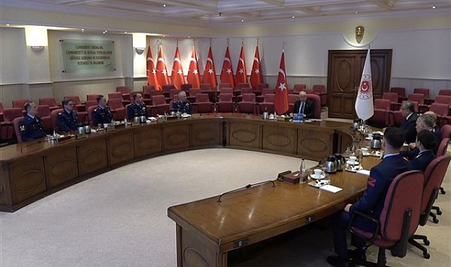 Bakan Güler, Hava Kuvvetleri Komutanı Kadıoğlu ve Hava Kuvvetleri personelini ağırladı