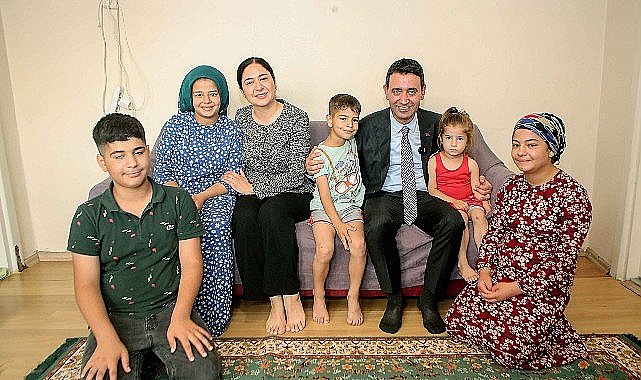 Başkan Önal, bayram ziyaretlerinde evlere konuk oldu