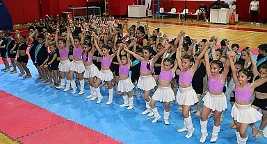 Bayraklılı jimnastik ve bale kursiyerleri büyüledi