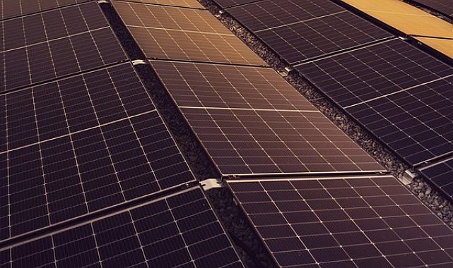 Bayramın ilk günü güneş enerjisinden elektrik üretimi rekor kırdı