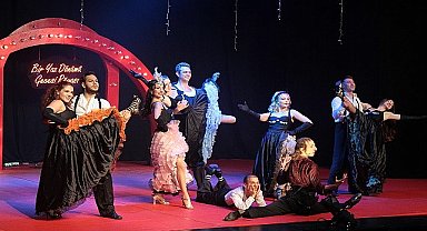 'Bir Yaz Dönümü Gecesi Rüyası Müzikali' ne yoğun ilgi