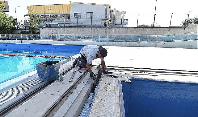 Bornova'da açık havuz yaza hazır