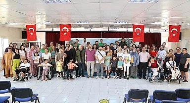 Burhaniye Belediyesi Kent Tiyatrosu (BBKT), Burhaniye Ticaret Odası Özel Eğitim Uygulama Okulu'nda özel bir tiyatro gösterisi sergiledi