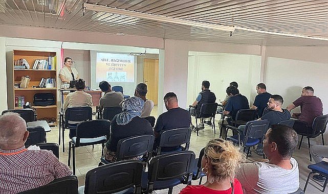 Burhaniye Belediyesi'nden Bağımlılıkla Mücadele Ailelere Destek Semineri
