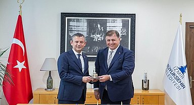 CHP Genel Başkanı Özgür Özel, Başkan Tugay'ı ziyaret etti “İzmir'e canımız gibi sahip çıkmaya devam edeceğiz