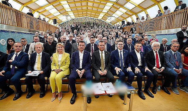CHP Genel Başkanı Özgür Özel ve İBB Başkanı Ekrem İmamoğlu, 'Yurt Dışı Örgütlenme İkinci Yüzyıl Vizyonu Çalıştayı'nda konuştu