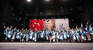 DEÜ'de Ortak Mezuniyet Coşkusu