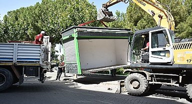 Edremit'te imar izni olmayan, kaçak ve kamu güvenliğini tehdit eden yapıların yıkımı gerçekleştiriliyor