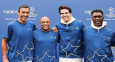 Efsane futbolcular Londra'da OPPO'nun yardım maçında buluştu