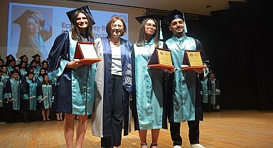 EÜ'de 119 çiçeği burnunda eczacı sektöre uğurlandı