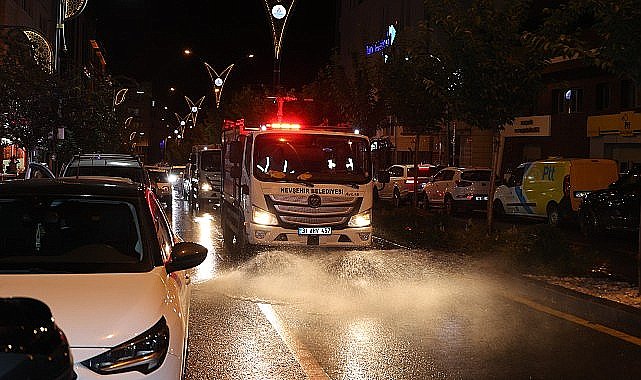 Foşur Foşur yıkanan cadde ve sokaklara gül suyu sıkıldı