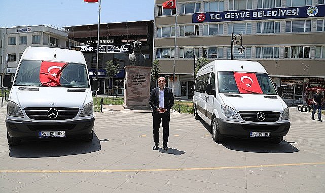 Geyve'de Lüks Makam Aracı Gitti Yerine Minibüsler Geldi