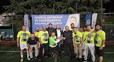 Gölcük Belediyesi 12. Birimler Arası Futbol Turnuvası'nda; Gelir Müdürlüğü'nü penaltılar sonucu yenen Gençlik Ve Spor Hizmetleri Müdürlüğü şampiyon oldu