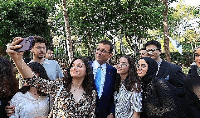 İstanbul Vakfı'nın Dr. Dilek Kaya İmamoğlu'nun fikir öncülüğüyle hayata geçirdiği Büyüt Hayallerini projesinin burs sağladığı 252 öğrenci okullarından mezun oldu