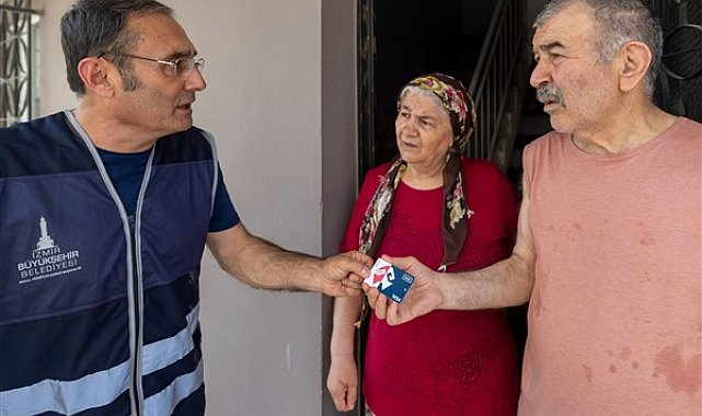 İzmir Büyükşehir Belediyesi'nden Emekli Dayanışma Kartı uygulaması