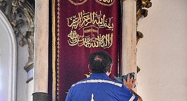 İzmir'in ibadethanelerinde bayram temizliği